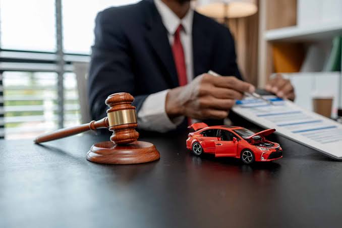 What Happens When You Don’t Hire an Injury Lawyer After a Crash